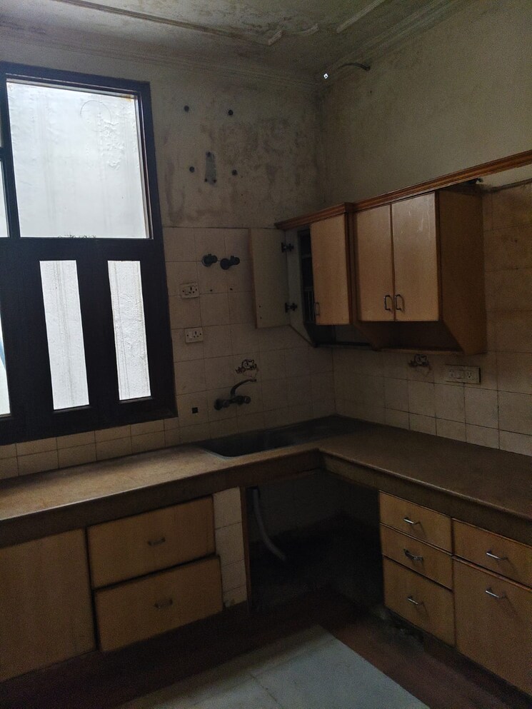 Kitchen, sukhdev vihar 2 Bedroom 300 Sq.Yd. Builder Floor In Sukhdev Vihar Delhi 9228539