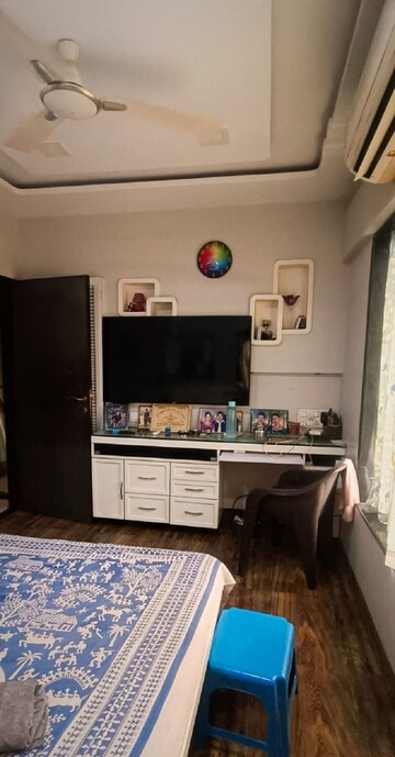 Bedroom in 2 BHK Apartment at Bandra West – for Rent