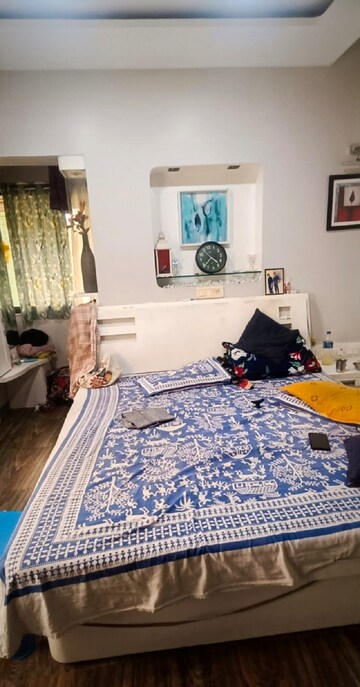 Bedroom in 2 BHK Apartment at Bandra West – for Rent