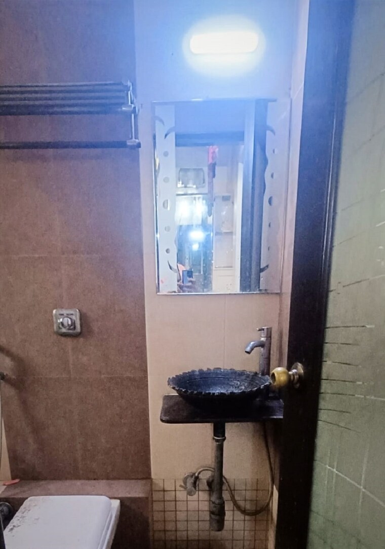 Bathroom, bandra west 2 Bedroom 750 Sq.Ft. Apartment In Bandra West Mumbai 9228556