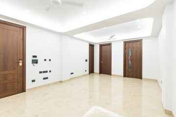 Room in 3 BHK Builder Floor at South Extension ii – for Rent