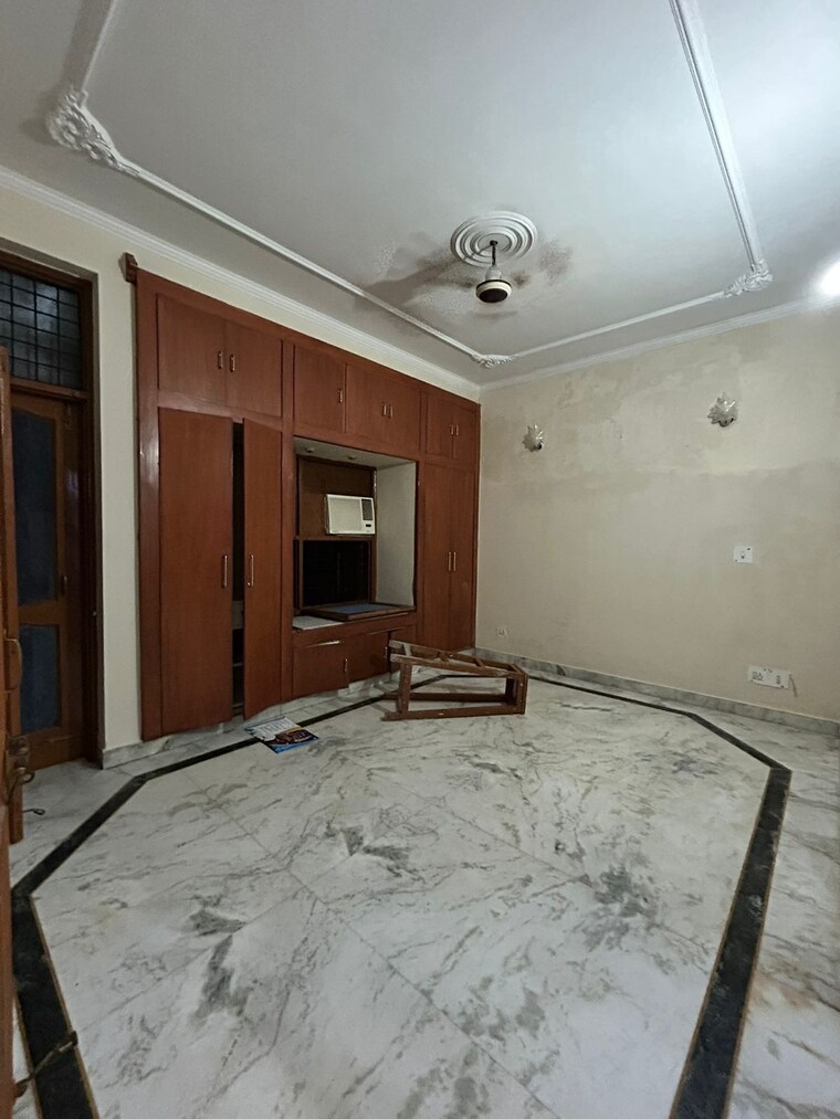 Room, sector 23a 2 Bedroom 1650 Sq.Ft. Independent House In Sector 23a Gurgaon 9228565
