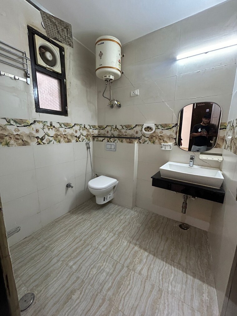 Bathroom, saket 2 Bedroom 1500 Sq.Ft. Builder Floor In Saket Delhi 9228573