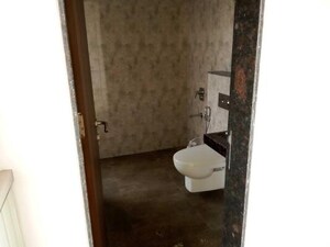 Bathroom in 4 BHK Apartment at Sheth Montana, Mulund West – for Sale