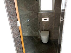 Attached Bathroom in 4 BHK Apartment at Sheth Montana, Mulund West – for Sale