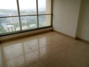 Room in 4 BHK Apartment at Sheth Montana, Mulund West – for Sale