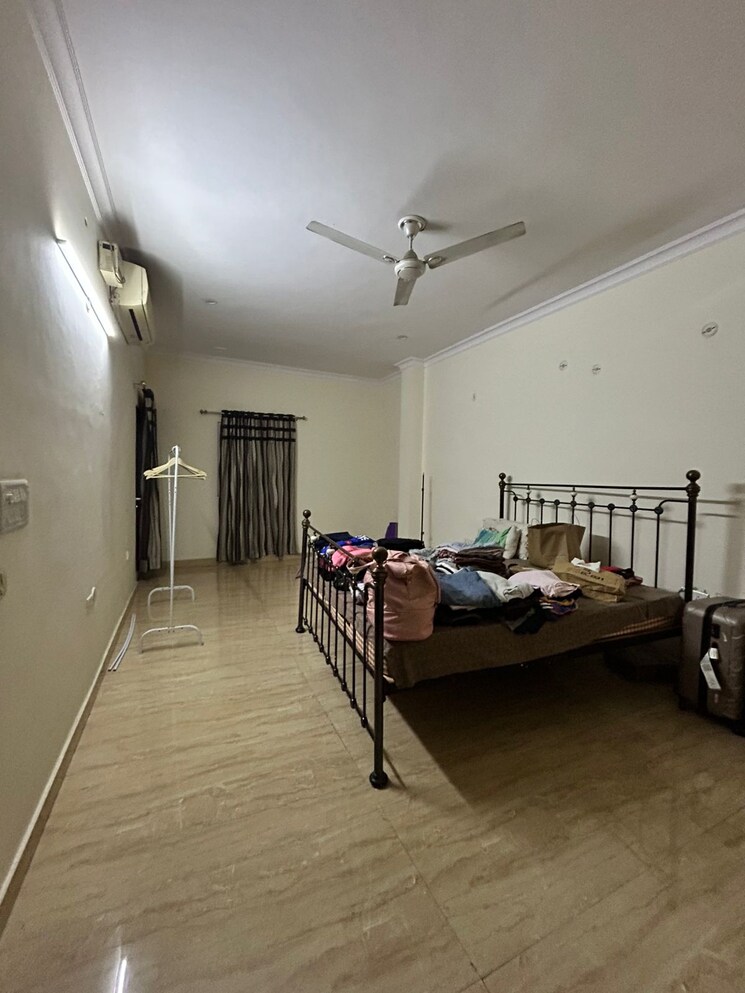  Parking, sector 23 2 Bedroom 1650 Sq.Ft. Independent House In Sector 23 Gurgaon 9228582