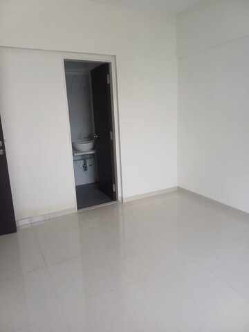 Room in 2 BHK Apartment at Lower Parel West – for Rent