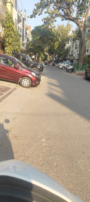 Parking in 6 BHK Independent House at RWA Apartments Sector 61, Sector 61 – for Sale