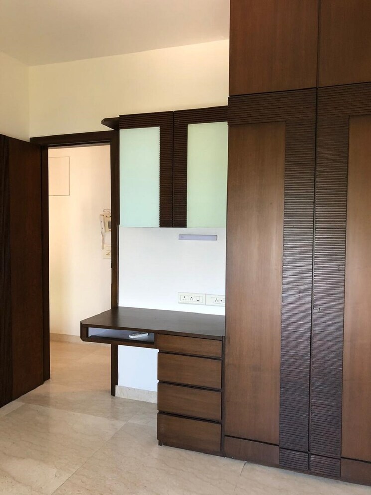 Room, bandra west 3 Bedroom 1200 Sq.Ft. Apartment In Bandra West Mumbai 9228636