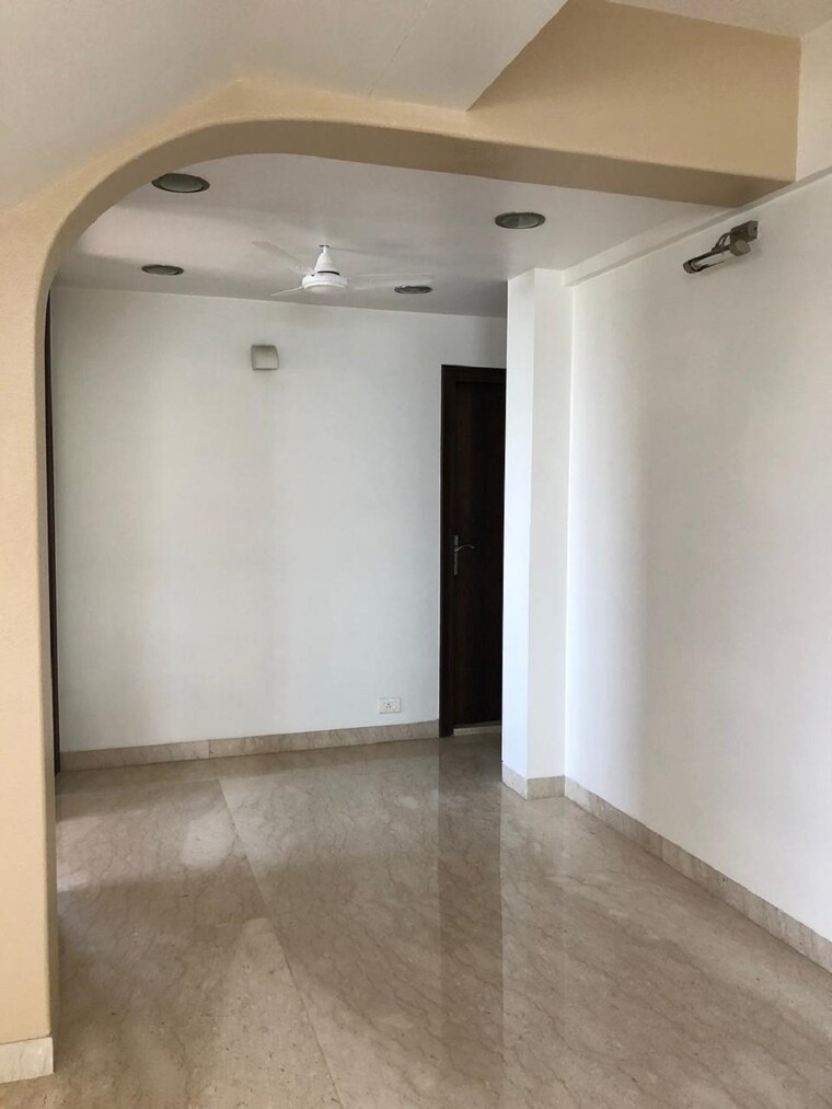Room, bandra west 3 Bedroom 1200 Sq.Ft. Apartment In Bandra West Mumbai 9228636