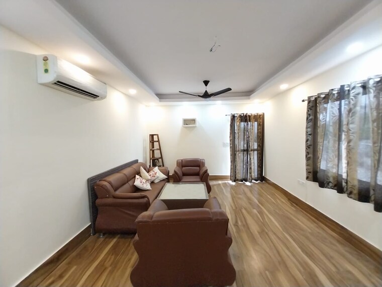 Living Room, vipul-world-floors 5 Bedroom 2800 Sq.Ft. Builder Floor In Sector 48 Gurgaon 9228663