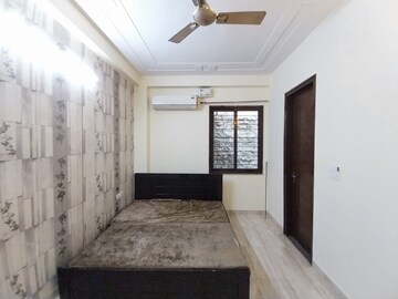 Bedroom in 5 BHK Builder Floor at Vipul World Floors, Sector 48 – for Rent