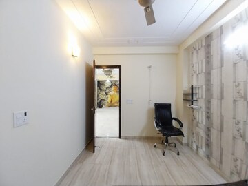 Bedroom in 5 BHK Builder Floor at Vipul World Floors, Sector 48 – for Rent