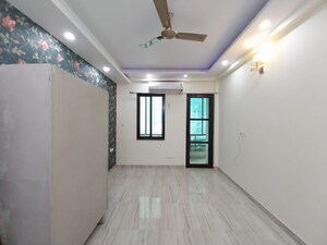 Room in 5 BHK Builder Floor at Vipul World Floors, Sector 48 – for Rent