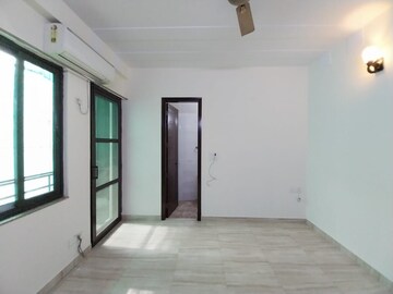 Room in 5 BHK Builder Floor at Vipul World Floors, Sector 48 – for Rent