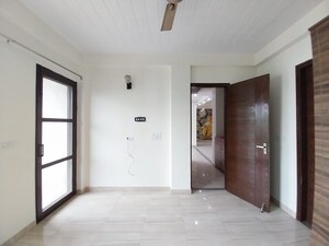 Room in 5 BHK Builder Floor at Vipul World Floors, Sector 48 – for Rent
