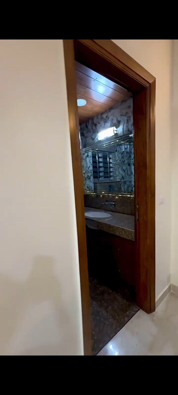 Furnished Amenities in 6 BHK Builder Floor at South Extension ii – for Rent