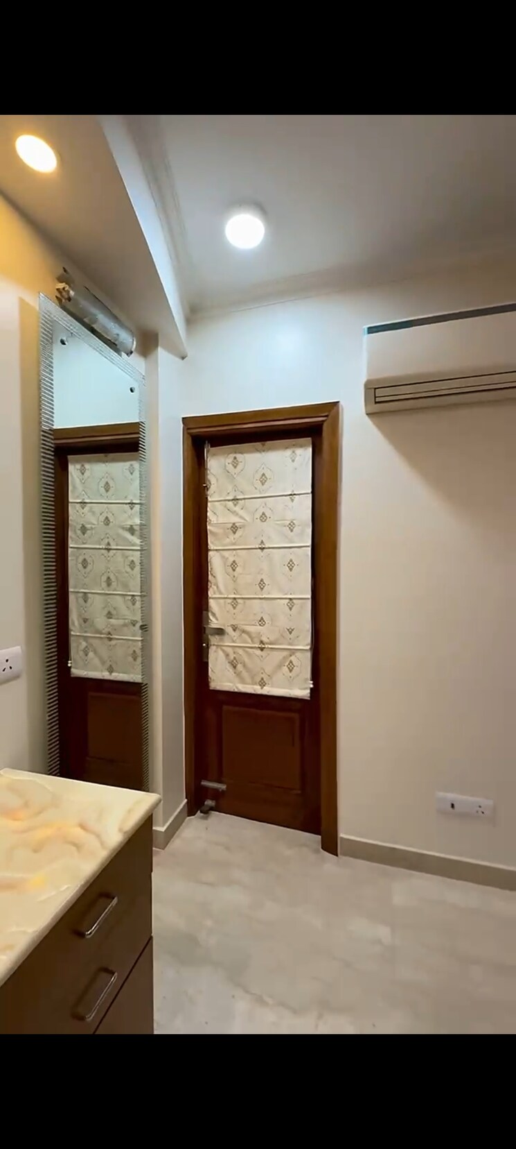 Room, south extension ii 6 Bedroom 300 Sq.Yd. Builder Floor In South Extension ii Delhi 9228668