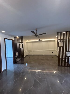 Staircase in 3 BHK Builder Floor at Vipul World Floors, Sector 48 – for Rent