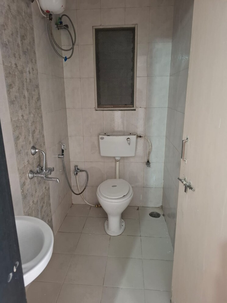 Bathroom, goel-ganga-constella 3 Bedroom 1439 Sq.Ft. Apartment In Kharadi Pune 9228718