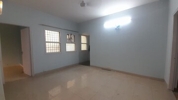 Room in 3 BHK Apartment at Unitech Residency Greens, Sector 46 – for Rent