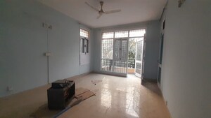 Room in 3 BHK Apartment at Unitech Residency Greens, Sector 46 – for Rent