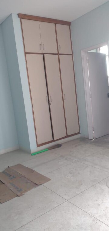 Building Lobby in 3 BHK Apartment at Unitech Residency Greens, Sector 46 – for Rent
