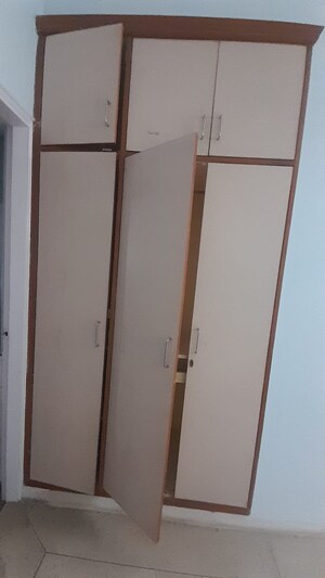 Furnished Amenities in 3 BHK Apartment at Unitech Residency Greens, Sector 46 – for Rent