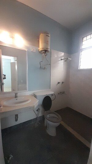 Bathroom in 3 BHK Apartment at Unitech Residency Greens, Sector 46 – for Rent