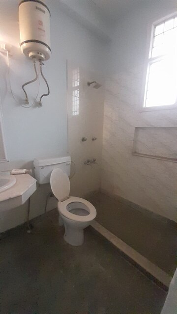 Bathroom in 3 BHK Apartment at Unitech Residency Greens, Sector 46 – for Rent