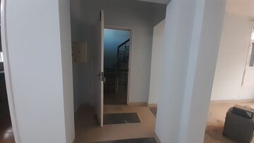 Room in 3 BHK Apartment at Unitech Residency Greens, Sector 46 – for Rent