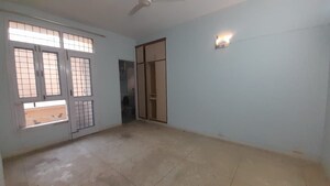 Room in 3 BHK Apartment at Unitech Residency Greens, Sector 46 – for Rent