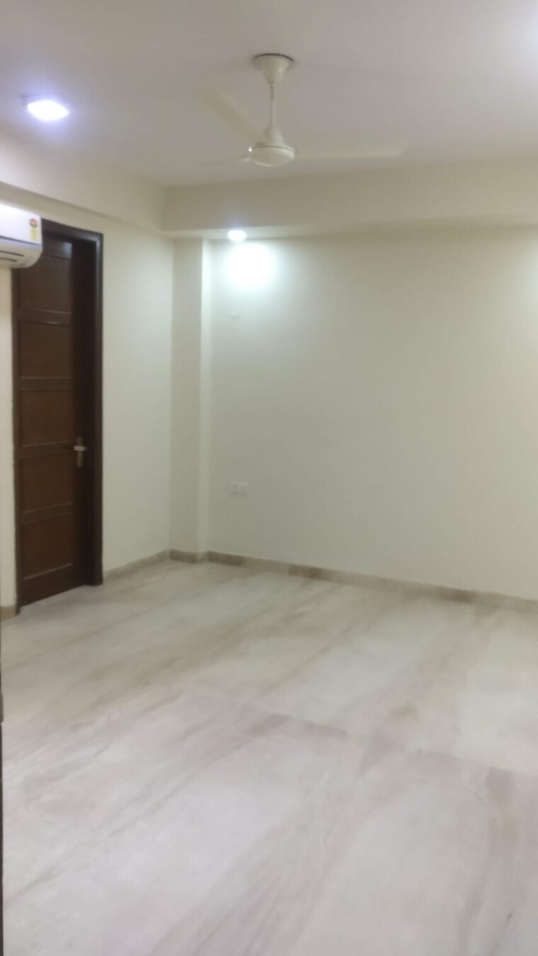 Room, saket 4 Bedroom 300 Sq.Yd. Builder Floor In Saket Delhi 9228731