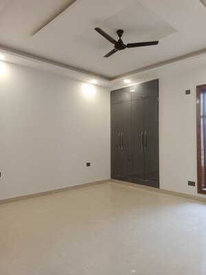 Room in 3 BHK Builder Floor at Green Fields Colony – for Rent