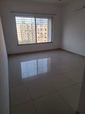 Room in 2 BHK Apartment at Kumar Primavera, Wadgaon Sheri – for Sale