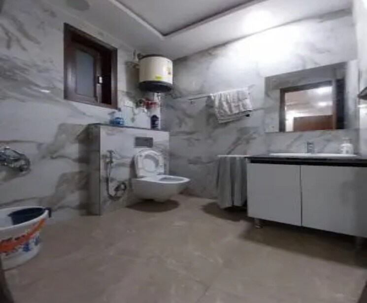 Bathroom, jawahar park 3.5 Bedroom 1050 Sq.Ft. Builder Floor In Jawahar Park Delhi 9228814