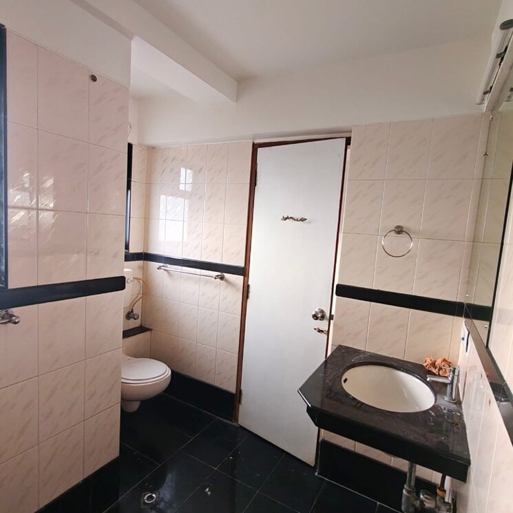 Bathroom, sai-deep-andheri 3 Bedroom 1200 Sq.Ft. Apartment In AndherI Kurla Road Mumbai 9228827