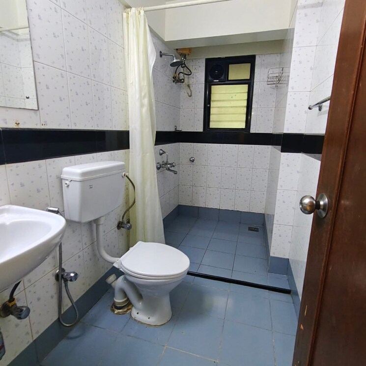 Bathroom, sai-deep-andheri 3 Bedroom 1200 Sq.Ft. Apartment In AndherI Kurla Road Mumbai 9228827