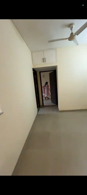 Room in 2 BHK Apartment at Unitech Uniworld Gardens 2, Sector 47 – for Rent