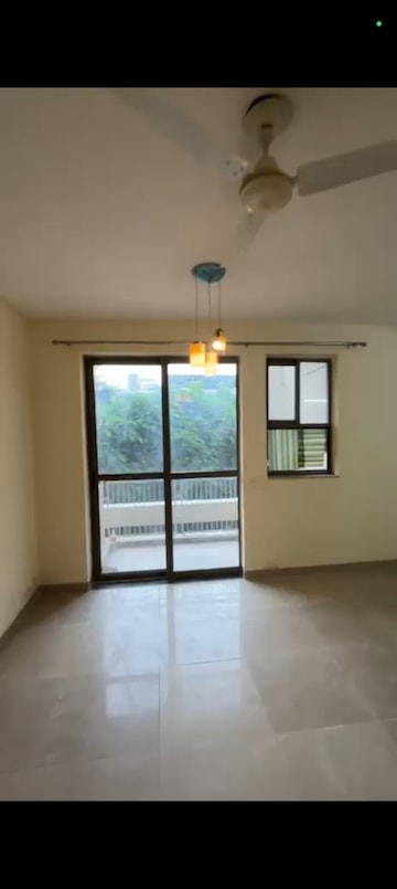 Room in 2 BHK Apartment at Unitech Uniworld Gardens 2, Sector 47 – for Rent