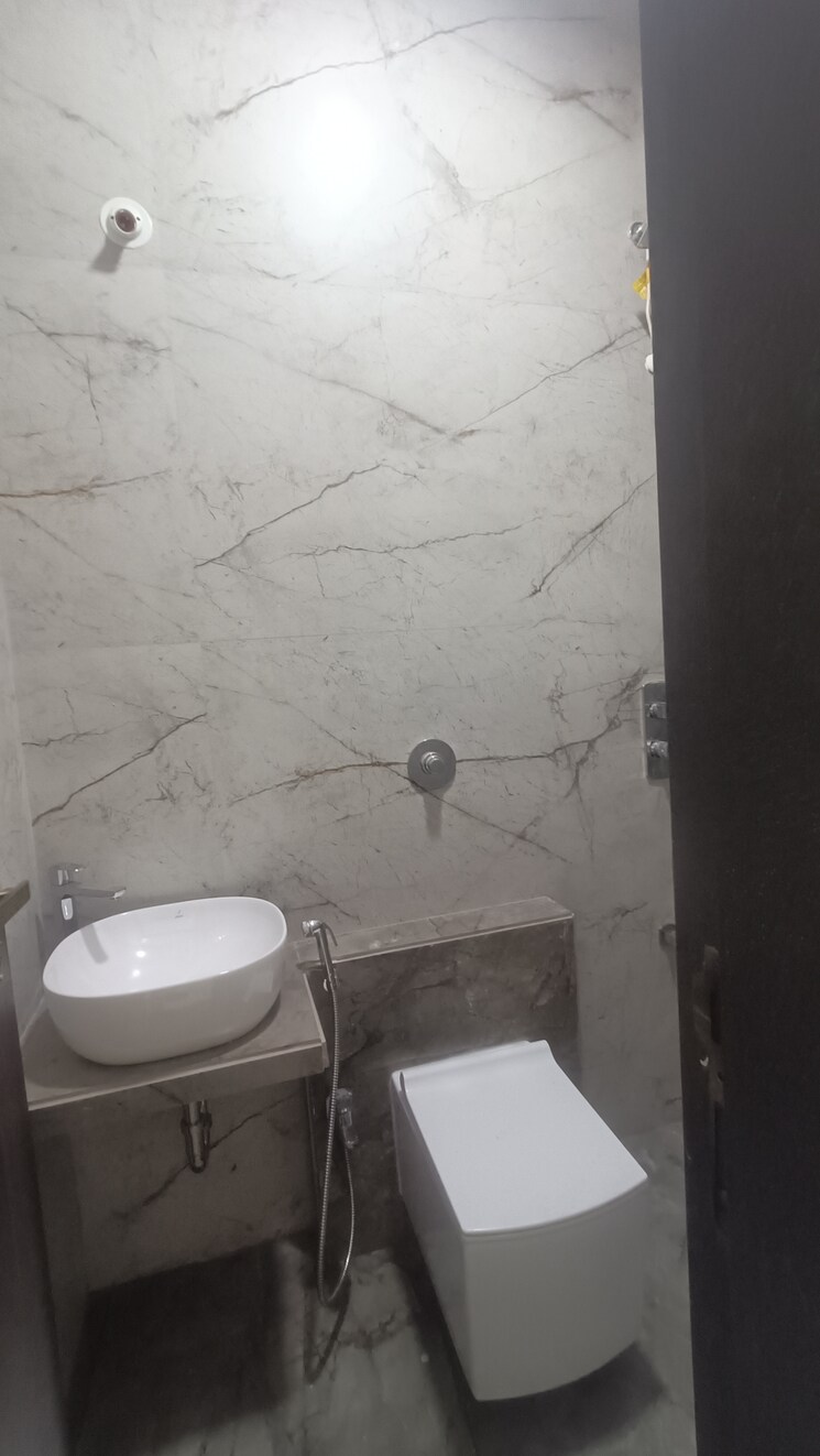 Bathroom, amar-om-vasudev-chs 1 Bedroom 417 Sq.Ft. Apartment In Borivali West Mumbai 9228902