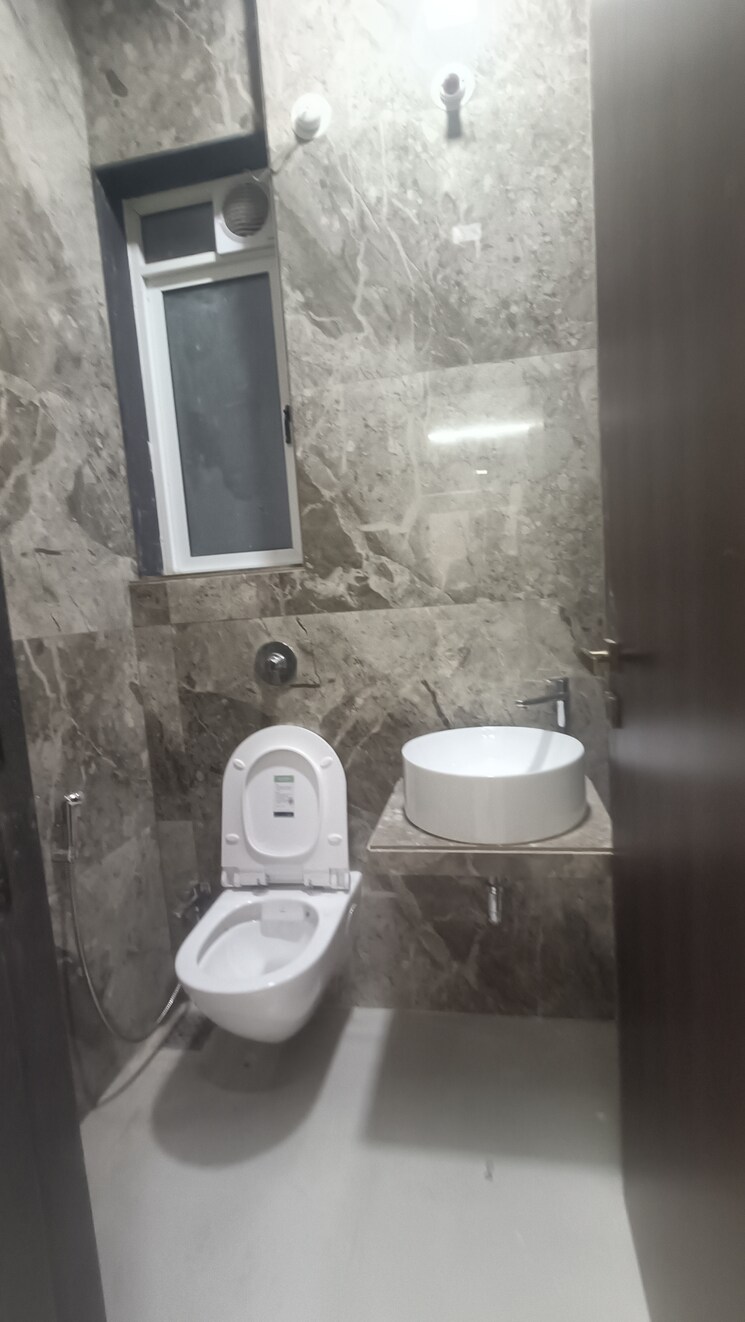 Bathroom, amar-om-vasudev-chs 1 Bedroom 417 Sq.Ft. Apartment In Borivali West Mumbai 9228902