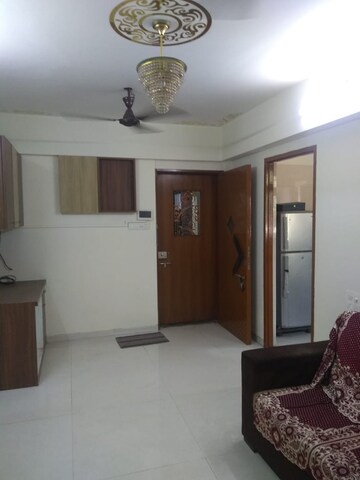 Room in 1.5 BHK Apartment at Nivara Deepanjali CHSL, Vile Parle East – for Rent