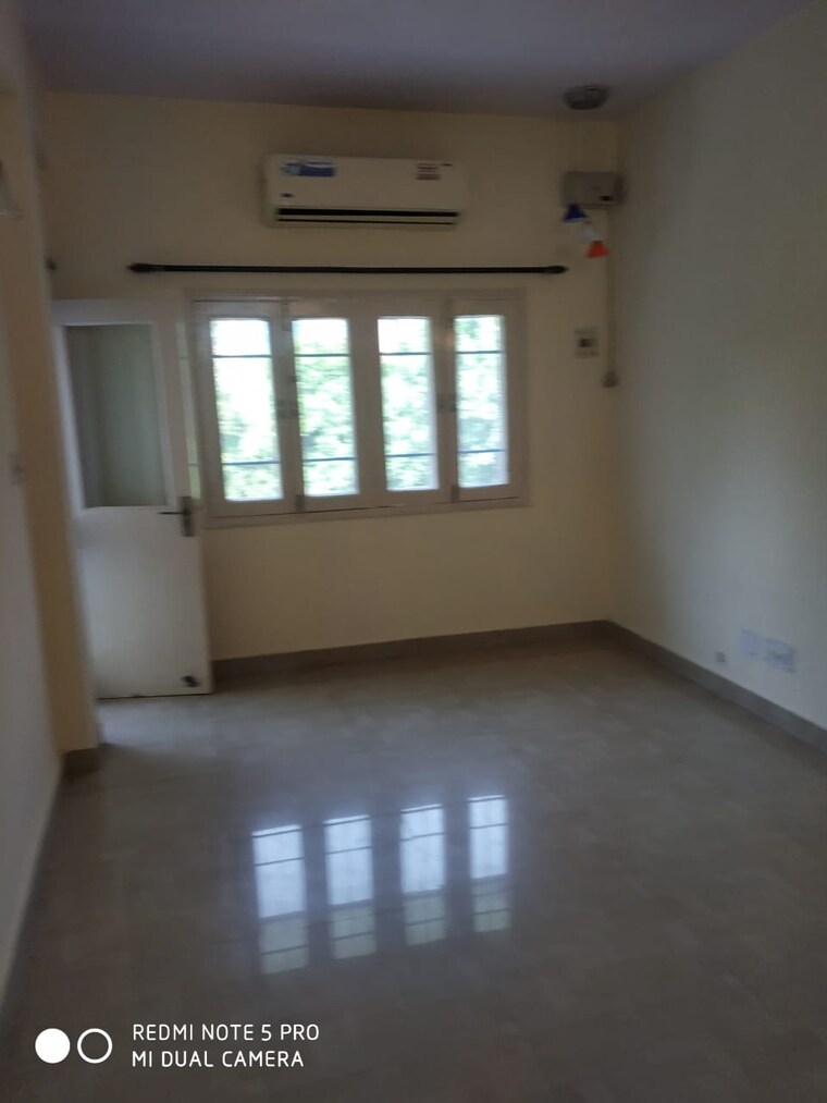 Room, uma-cooperative-society 2.5 Bedroom 850 Sq.Ft. Apartment In Mayur Vihar 1 Delhi 9228904