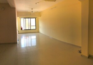 Room in 2 BHK Apartment at Nivara Deepanjali CHSL, Vile Parle East – for Rent