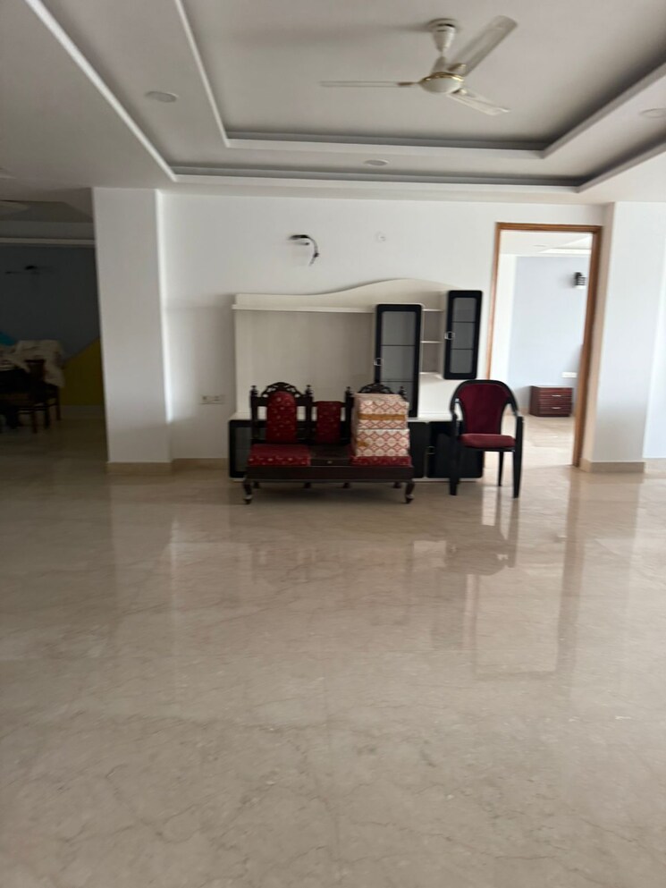  Parking, palam-vihar-residents-association 4 Bedroom 520 Sq.Yd. Builder Floor In Palam Vihar Gurgaon 9228974