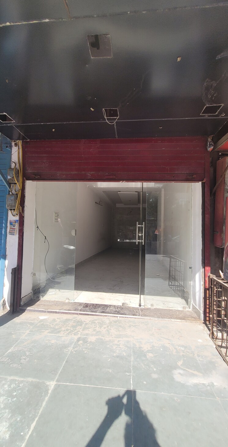 undefined, dilshad garden Commercial Shop 350 Sq.Ft. In Dilshad Garden Delhi 9228978