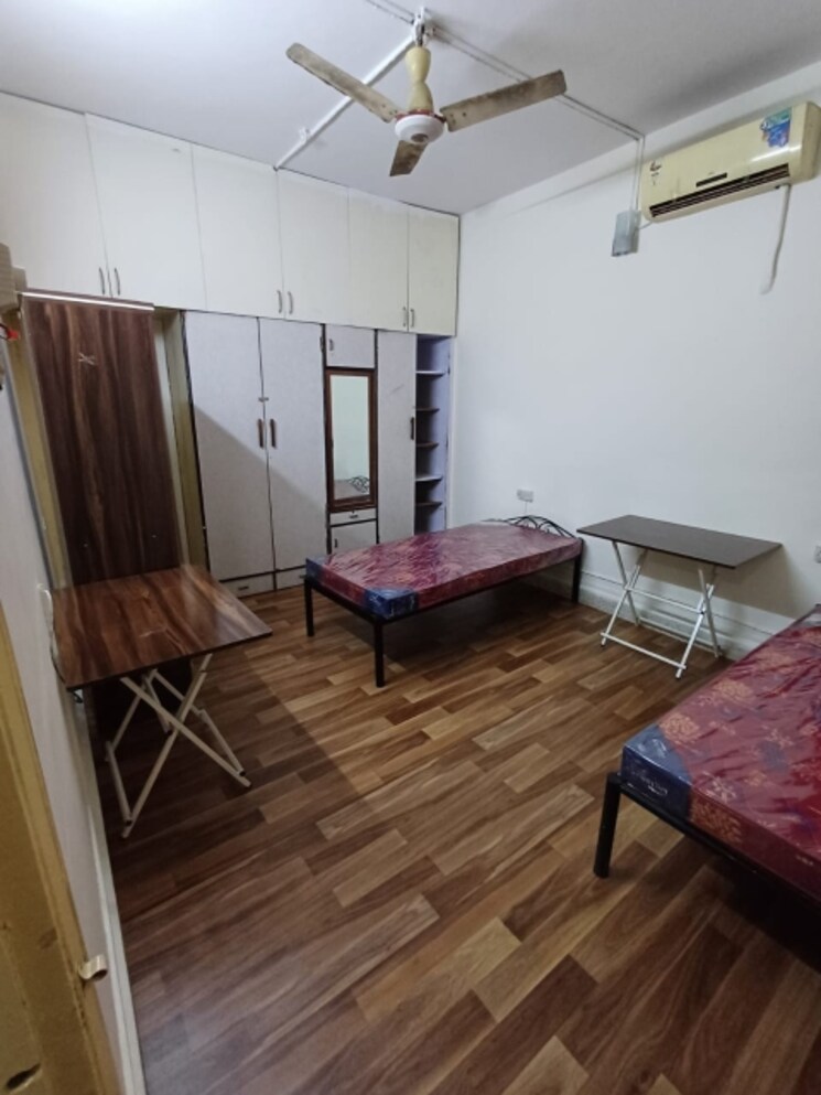 Room, senapati bapat road Pg For Girls In Senapati Bapat Road 9228989