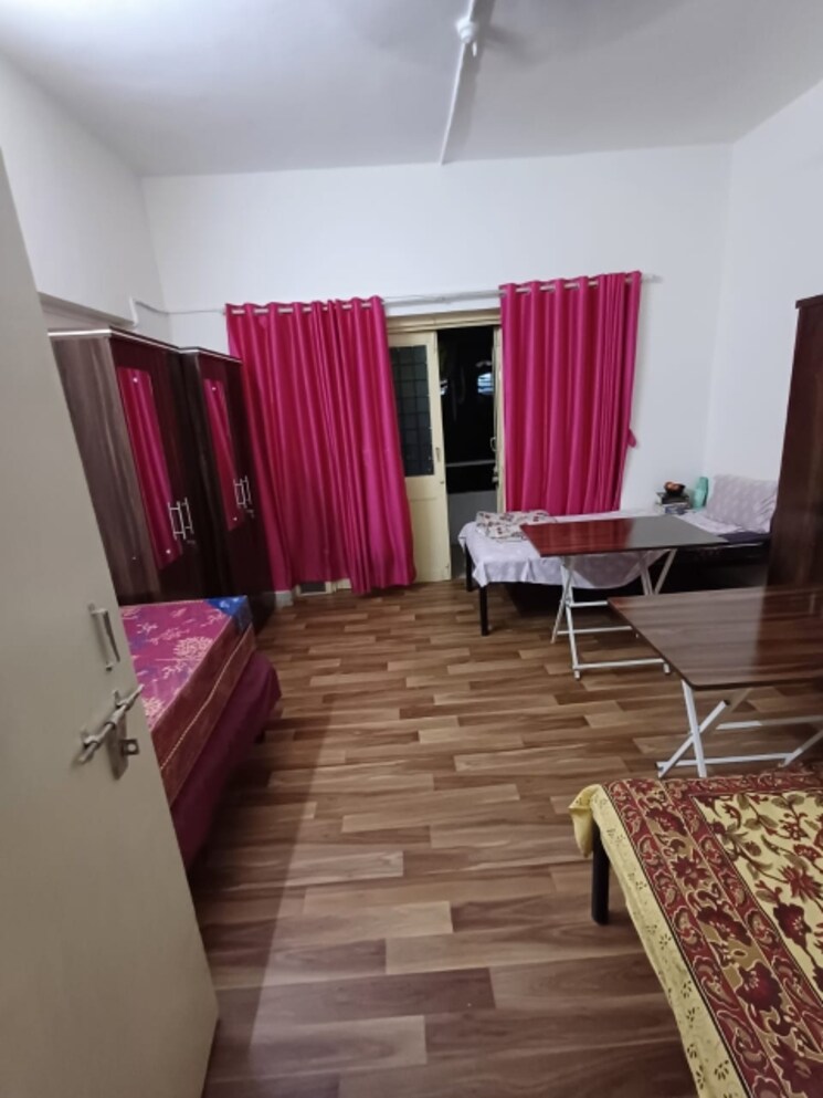 Attached Bathroom, senapati bapat road Pg For Girls In Senapati Bapat Road 9228989